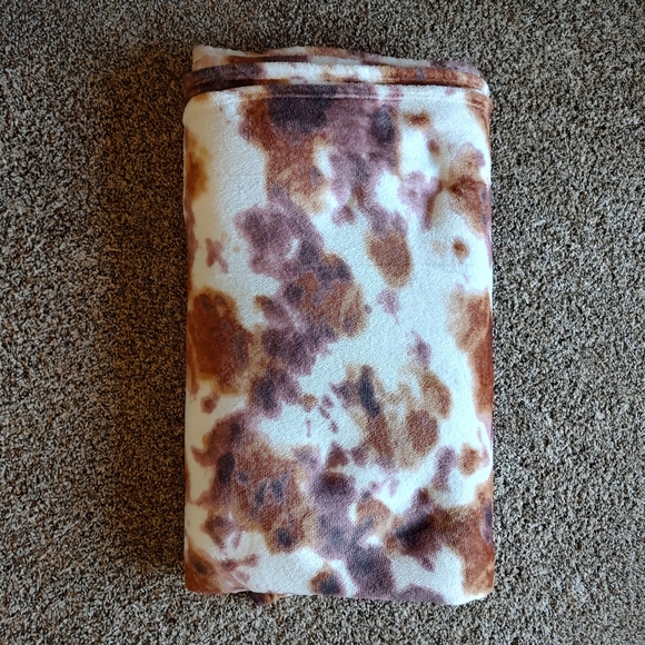Plush Brown Cow Print Blanket - Picture 1 of 2